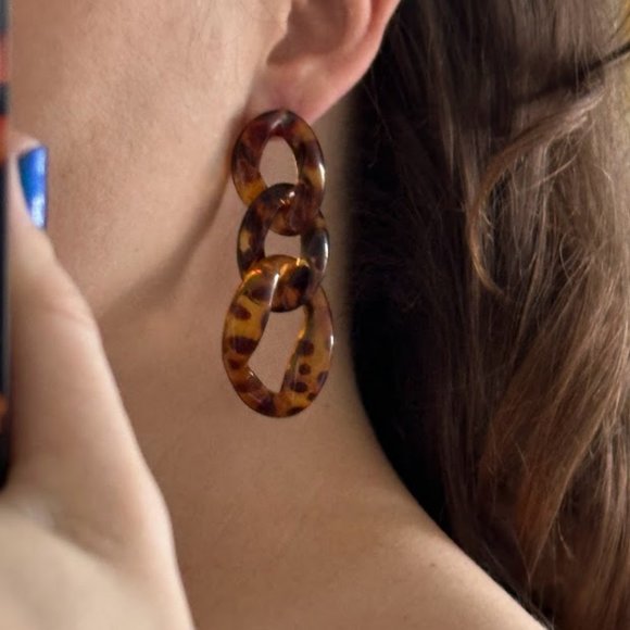 tortoise shell acrylic chain dangle earrings - Picture 2 of 3